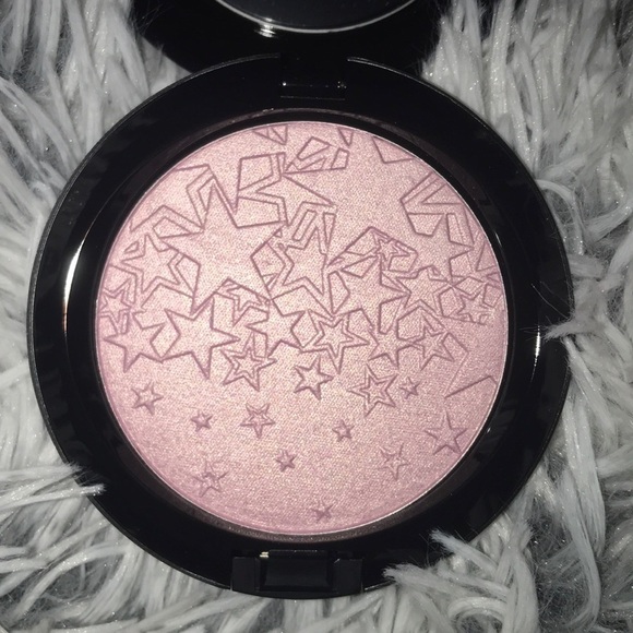 MAC Opalescent Powder Shooting Star highlight - Picture 12 of 13